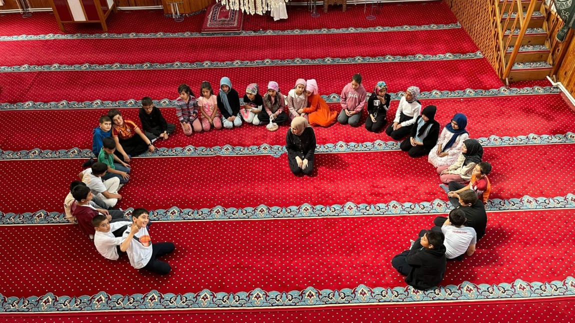 ÇEDES PROJESİ KAPSAMINDA 4. SINIF ÖĞRENCİLERİ MAHALLE CAMİSİNİ GEZDİ